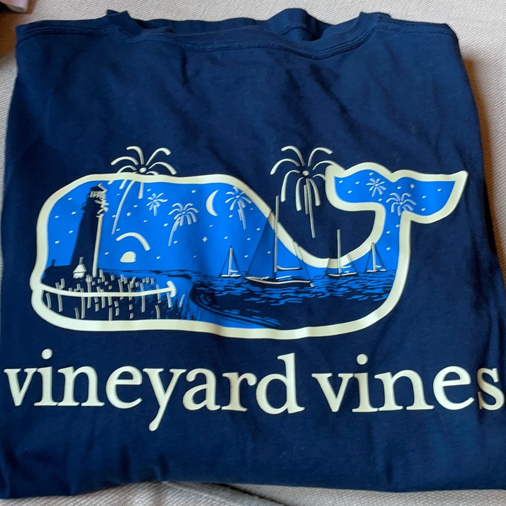 Vineyard vines long sleeved t- shirt